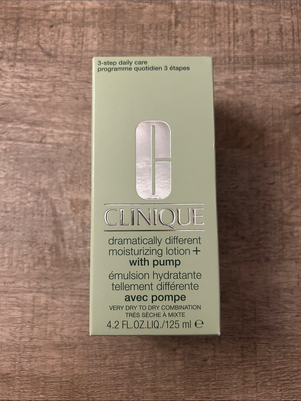 Clinique Dramatically Different Moisturizing Lotion+ with Pump — Light Green
